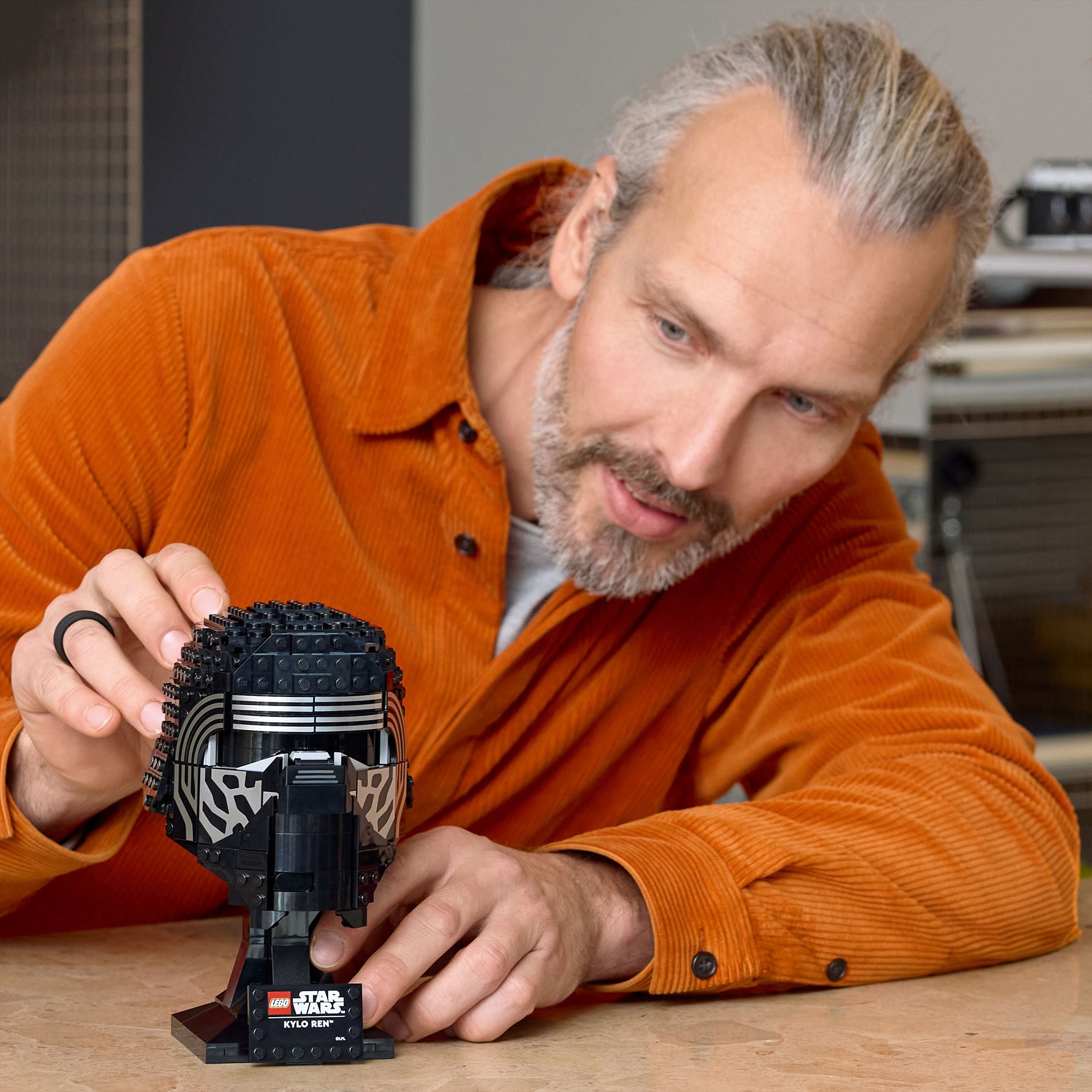 75415 Kylo Ren Helmet